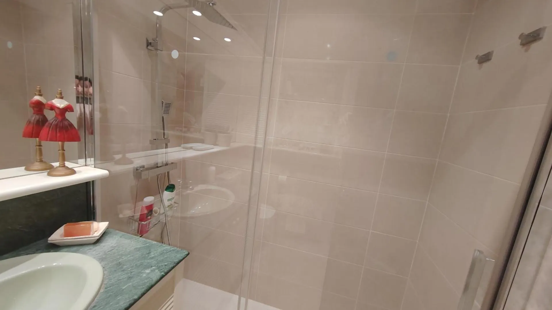 Habitacion Con Bano Privado En El Centro De 빌바오 0*,  스페인